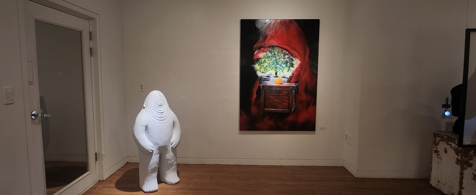 우리는 예술을 사랑하기에 현실과 외도 중이다.