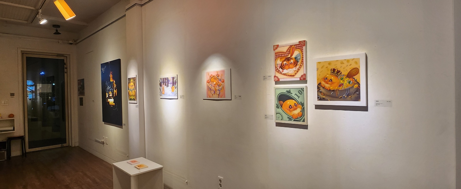 우리는 예술을 사랑하기에 현실과 외도 중이다.